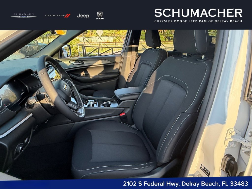 New 2026 Jeep Grand Cherokee Laredo RWD image 10