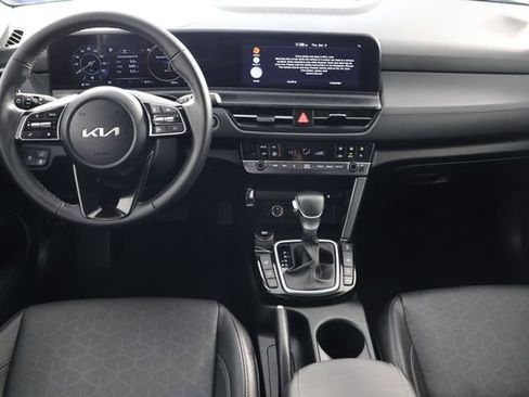 Used 2025 Kia Seltos EX AWD/4WD image 2
