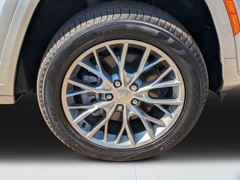 New 2025 Jeep Grand Cherokee L Summit image 9