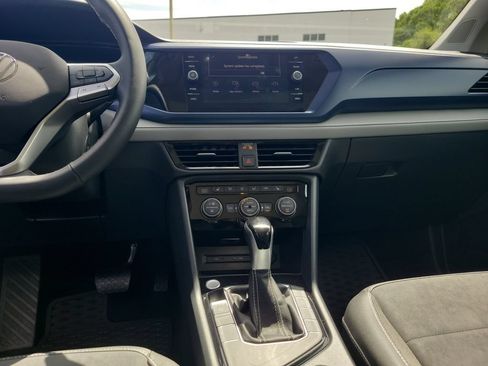 Certified 2024 Volkswagen Taos SE w/ Panoramic Sunroof Package FWD image 20