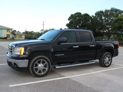 Used 2007 GMC Sierra 1500 SLE w/ SLE1 Preferred Package RWD image 2