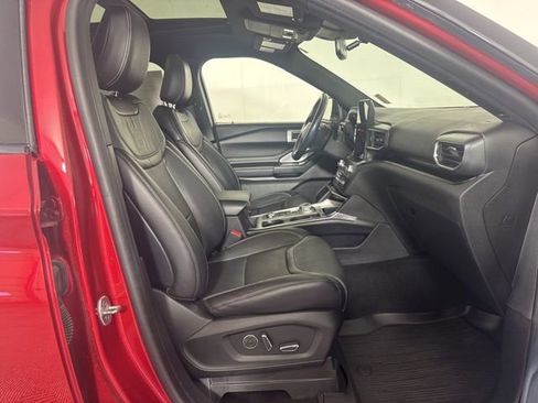 Certified 2020 Ford Explorer ST w/ ST Street Pack image 4