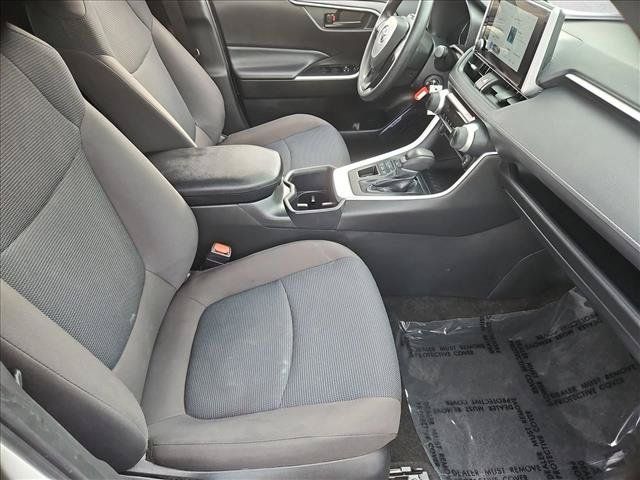 Used 2025 Toyota RAV4 LE AWD/4WD image 26