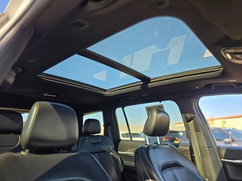 Used 2024 Jeep Grand Cherokee L Limited w/ Luxury Tech Group II image 12