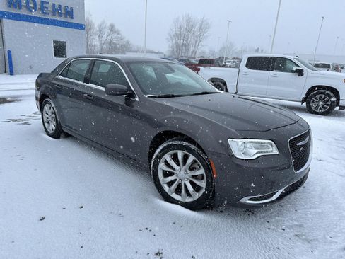 Used 2022 Chrysler 300 Touring image 10