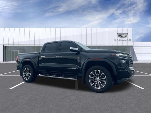 Used 2023 GMC Canyon Denali AWD/4WD image 1