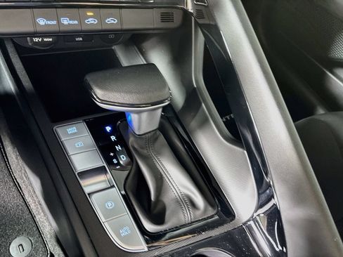 Used 2025 Hyundai Elantra Hybrid FWD image 17