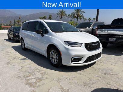 Used 2024 Chrysler Pacifica Touring-L