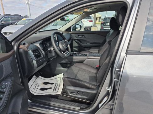 Used 2022 Nissan Rogue SV AWD/4WD image 14