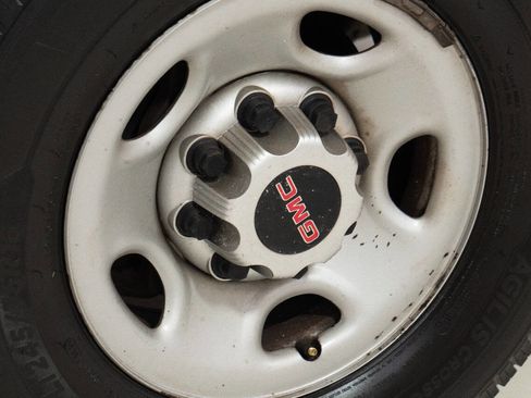 Used 2017 GMC Savana 2500 image 30