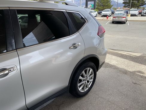 Used 2020 Nissan Rogue SV image 48