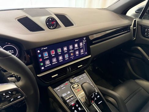 Certified 2022 Porsche Cayenne AWD/4WD image 18