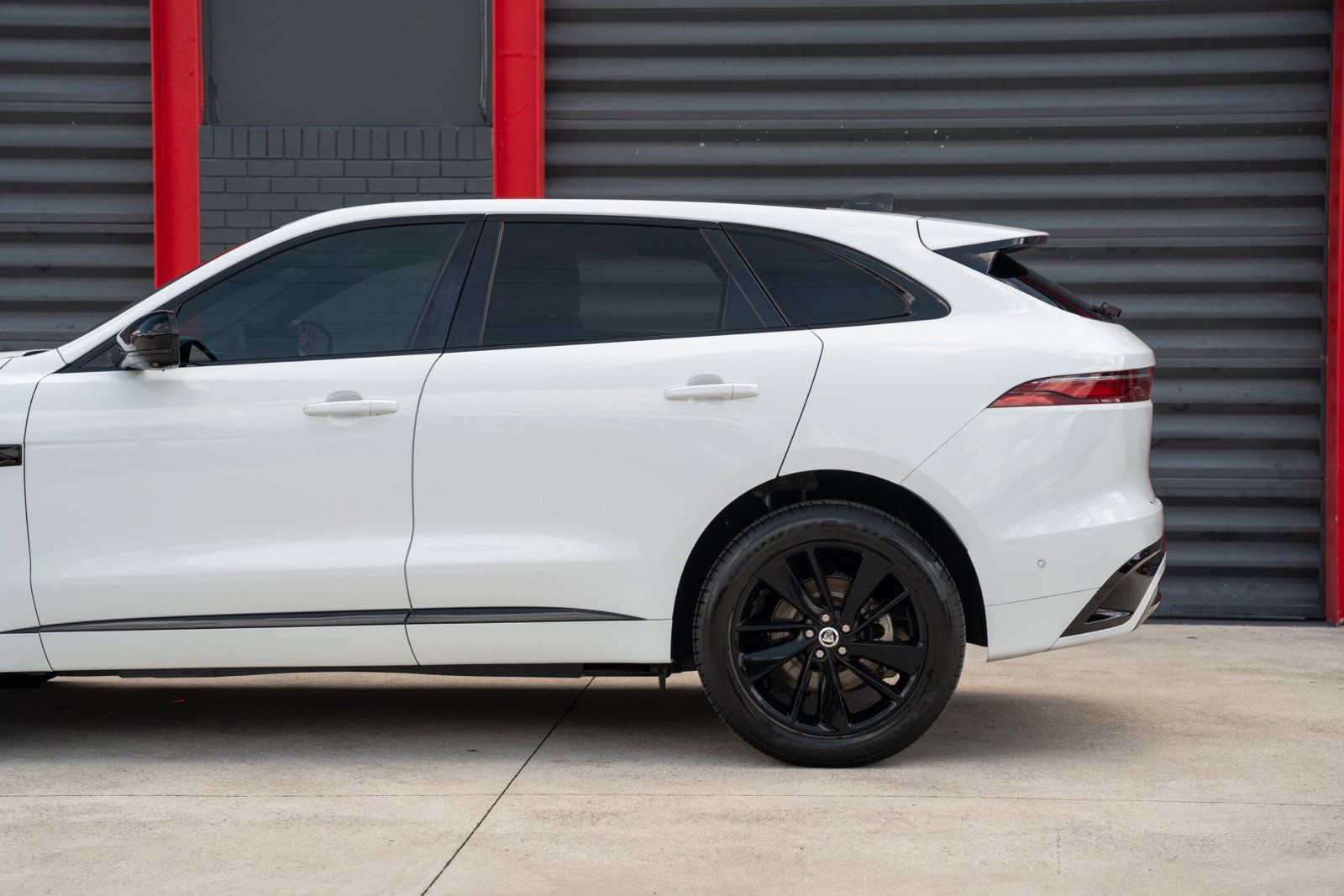 Used 2025 Jaguar F-PACE R-Dynamic S AWD/4WD image 12