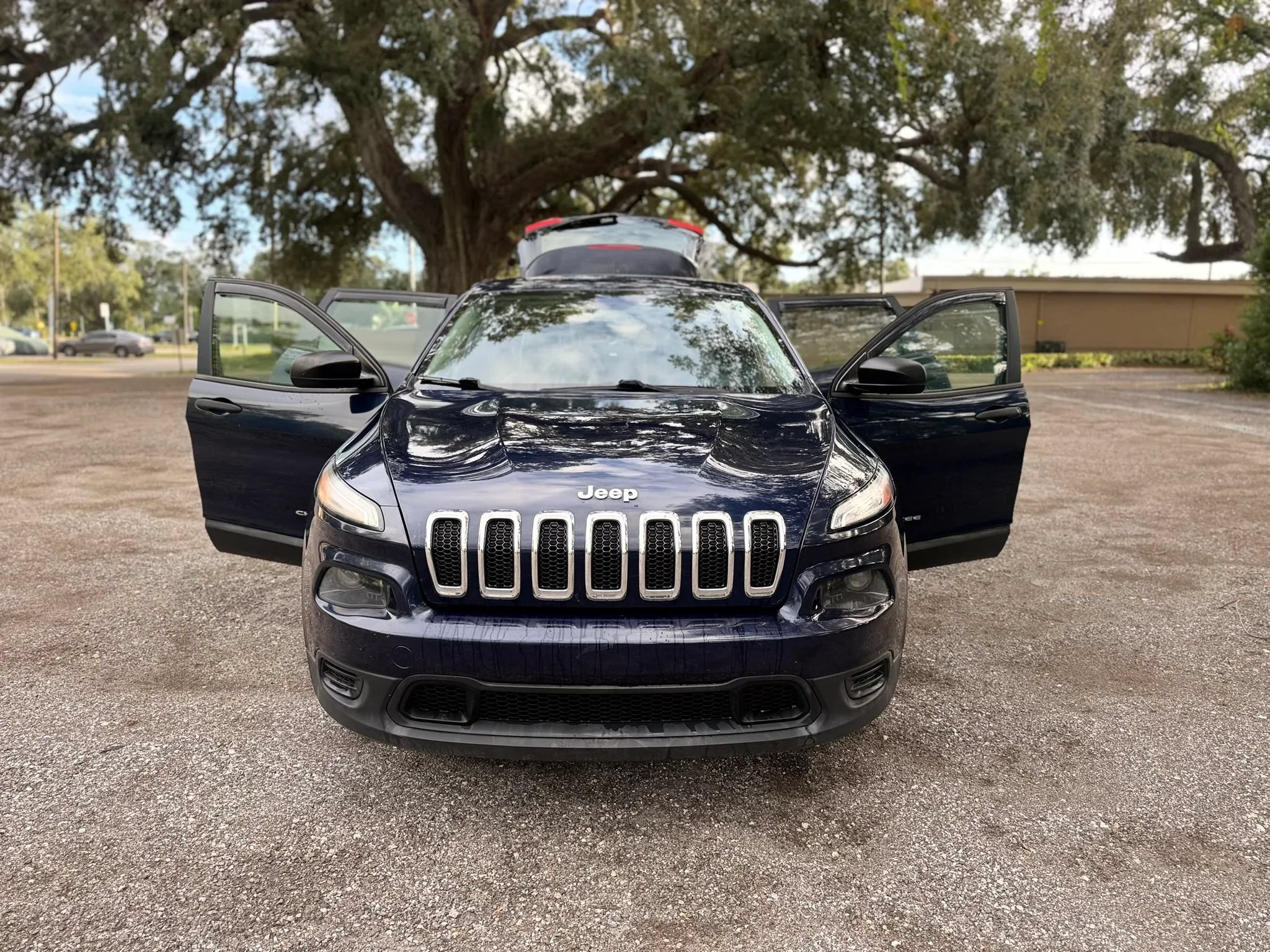 Used 2015 Jeep Cherokee Sport FWD image 2