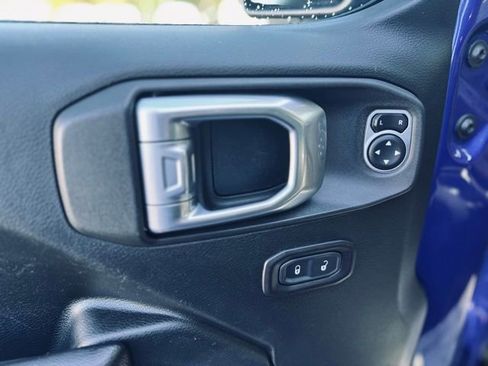 Used 2018 Jeep Wrangler Unlimited Sport S image 12