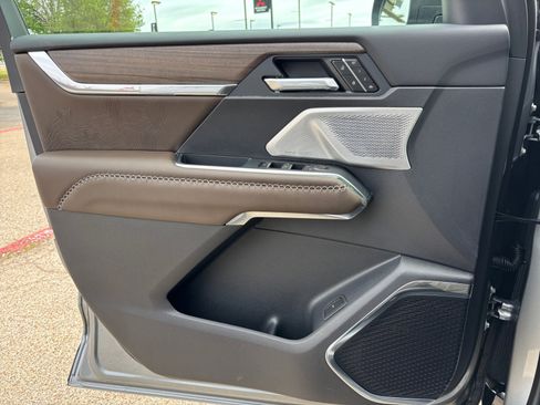 New 2026 GMC Acadia Denali Ultimate w/ LPO, Floor Liner Package FWD image 30