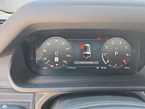 Used 2025 Land Rover Defender 130 X-Dynamic SE AWD/4WD image 11