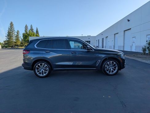 Certified 2022 BMW X5 xDrive40i w/ Executive Package AWD/4WD image 4