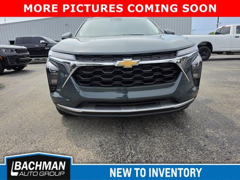 Used 2025 Chevrolet Trax LT w/ Driver Confidence Package FWD image 3
