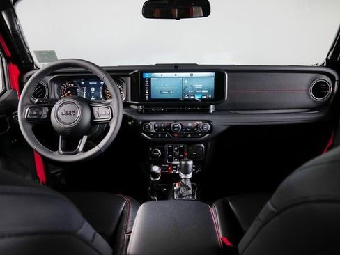 Used 2025 Jeep Gladiator Rubicon w/ Convenience Group image 4