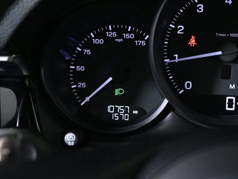 Certified 2024 Porsche Macan image 13