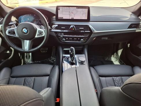 Used 2022 BMW 530i w/ M Sport Package RWD image 15