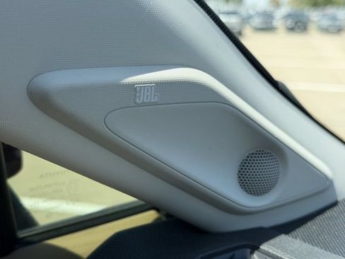 Used 2019 Toyota RAV4 XLE Premium FWD image 22