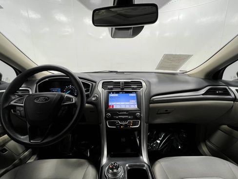 Used 2019 Ford Fusion SE FWD image 20