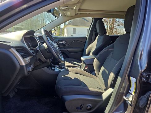 Used 2017 Jeep Cherokee 75th Anniversary image 13