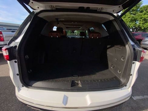 Used 2018 Chevrolet Traverse High Country w/ LPO, Cargo Package AWD/4WD image 5