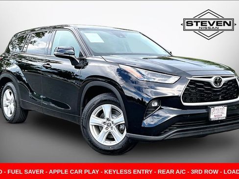 Used 2022 Toyota Highlander LE AWD/4WD image 1