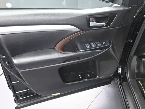 Used 2017 Toyota Highlander XLE image 10