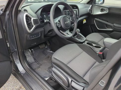 Used 2024 Kia Soul LX w/ Option Group 015 FWD image 10