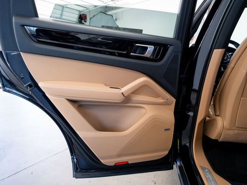 Used 2021 Porsche Cayenne image 44