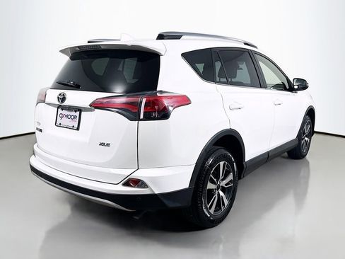 Used 2018 Toyota RAV4 XLE FWD image 6