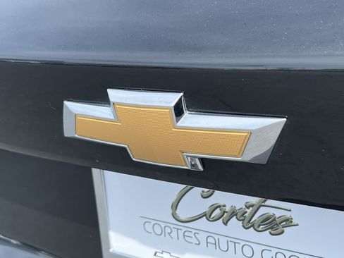 Used 2025 Chevrolet Trax LT FWD image 8