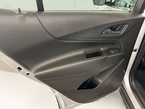 Used 2021 Chevrolet Equinox LT image 27