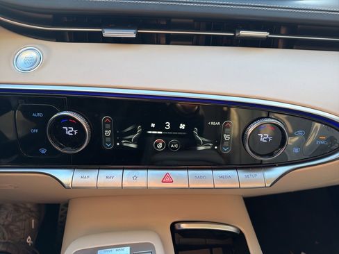 Used 2025 Genesis GV70 3.5T Sport w/ Sport Prestige Package image 13