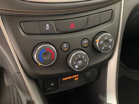 Used 2019 Chevrolet Trax LT w/ LT Convenience Package AWD/4WD image 8