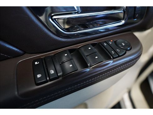 Used 2014 Cadillac Escalade Platinum RWD image 19