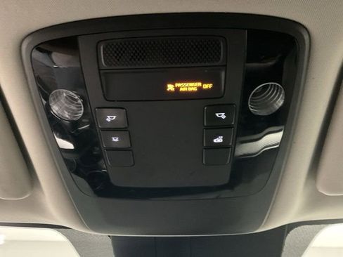 Used 2023 Kia Carnival LX image 19