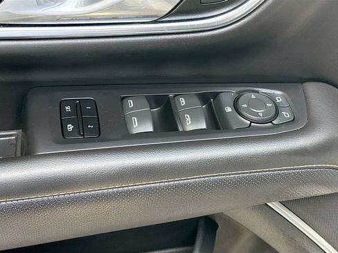 Used 2024 GMC Yukon SLT RWD image 19