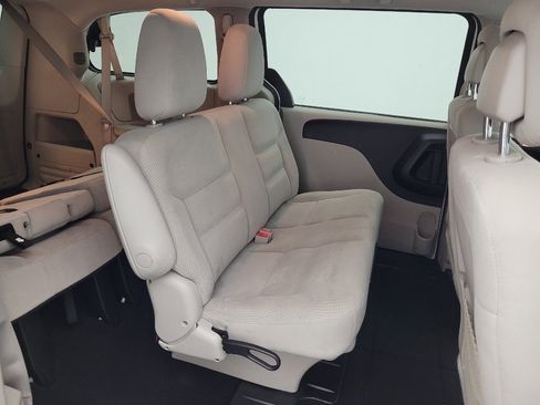 Used 2017 Dodge Grand Caravan SE FWD image 19