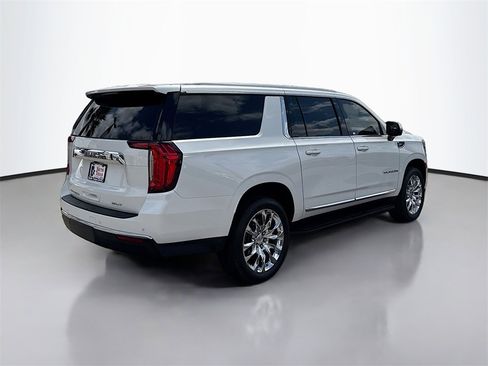 Used 2024 GMC Yukon XL SLT w/ SLT Luxury Package image 7