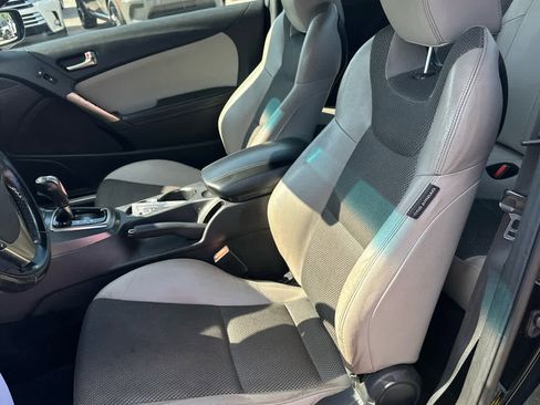 Used 2015 Hyundai Genesis 3.8 image 11