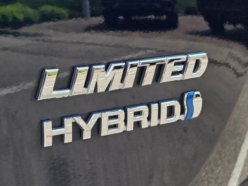 Used 2018 Toyota RAV4 Limited AWD/4WD image 11