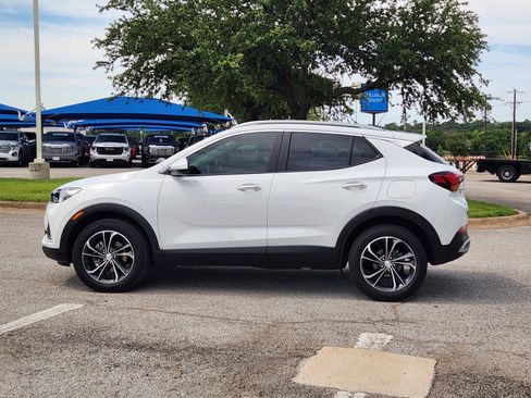 Used 2023 Buick Encore GX Select w/ Safety Package II AWD/4WD image 3