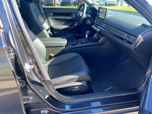 Used 2025 Honda Civic Sport image 16