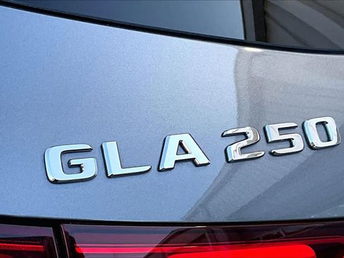 Used 2025 Mercedes-Benz GLA 250 image 10