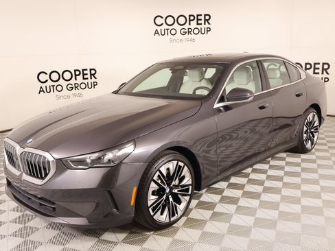 Used 2024 BMW 530i w/ Convenience Package RWD image 11